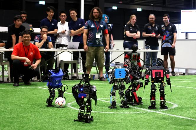 Match opposant des robots de la ligue humanoïde, lors de la 26ᵉ édition de la RoboCup, à Bordeaux, le 6 juillet 2023.