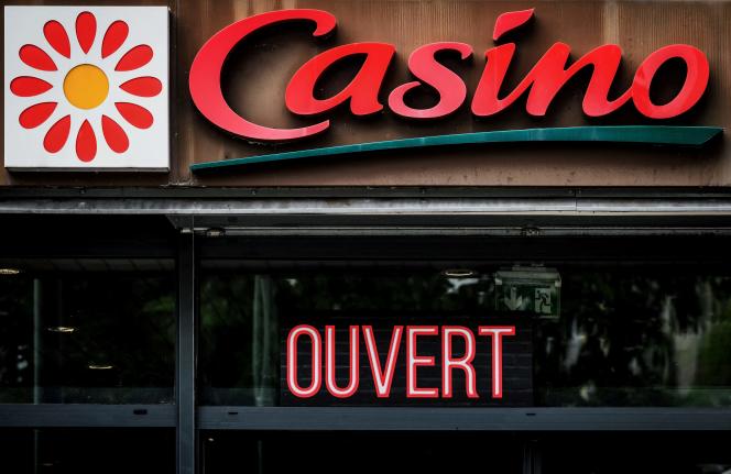 Entrée d’un magasin Casino à Tassin-la-Demi-Lune (Rhône), le 28 avril 2023.