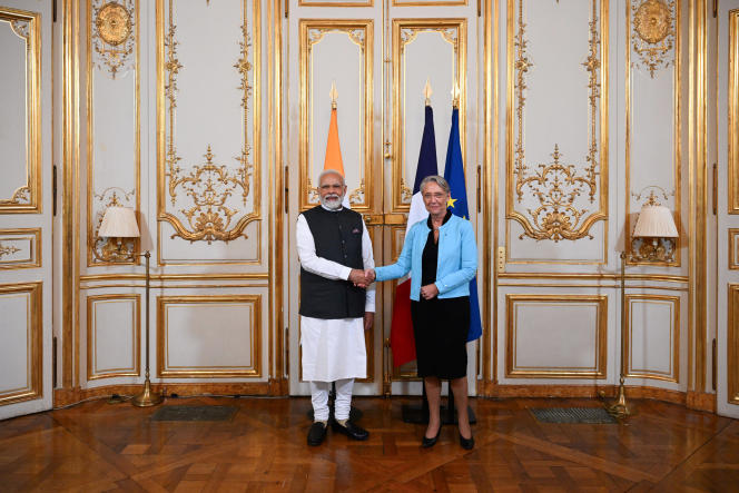 La première ministre, Elisabeth Borne, et le premier ministre indien, Narendra Modi, avant leur entretien, à Paris, le 13 juillet 2023. 