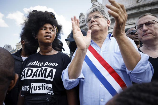 Assa Traoré et le député LFI Eric Coquerel, lors d’une manifestation interdite contre les violences policières, le 8 juillet 2023, à Paris.