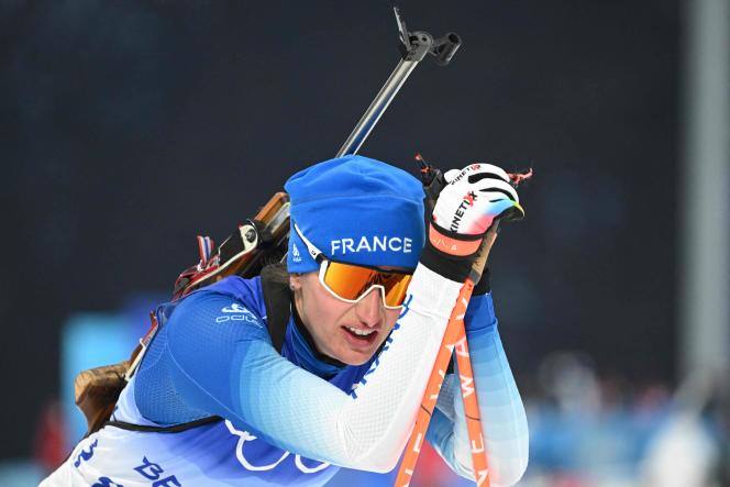La Française Julia Simon, après l’épreuve de sprint lors des Jeux olympiques de Pékin, le 11 février 2022. 