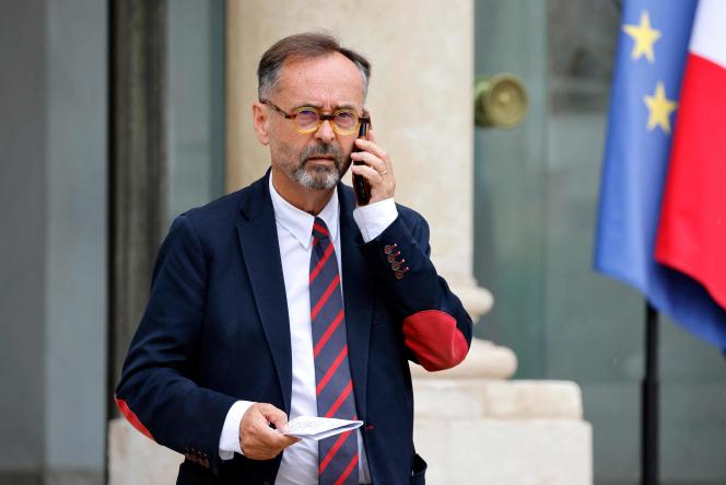 Le maire de Béziers, Robert Ménard, quittant le Palais de l’Elysée, à Paris, le 4 juillet 2023. (Photo Ludovic MARIN / AFP)