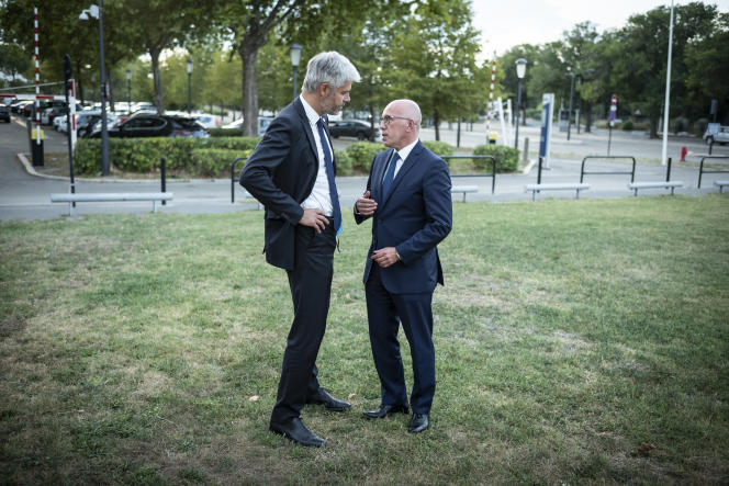 Laurent Wauquiez et Eric Ciotti lors de la réunion de rentrée des parlementaires du parti Les Républicains (LR) à Nîmes, le 9 septembre 2021.