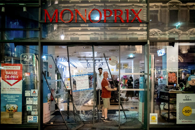 Un magasin Monoprix vandalisé, dans le 2e arrondissement de Lyon, le 30 juin 2023.