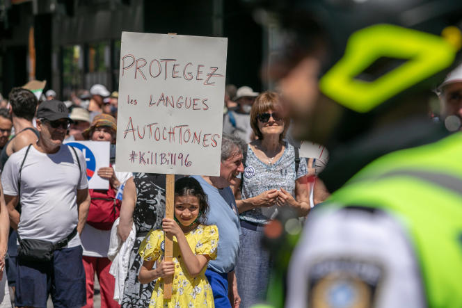 Manifestation contre le projet de loi 96 controversé au collège Dawson de Montréal (Canada), le 14 mai 2022.