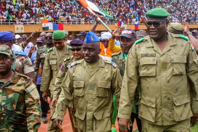 Des dirigeants du conseil militaire à Niamey, le 6 août 2023.