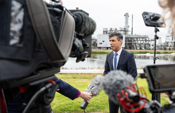 Le premier ministre britannique, Rishi Sunak, lors d’une visite à l’usine de gaz Shell St Fergus à Peterhead (Aberdeenshire), pour l’annonce de nouvelles mesures visant à protéger la sécurité énergétique à long terme du Royaume-Uni, le 31 juillet 2023.