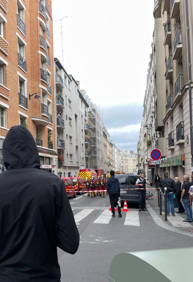 Sur les lieux de l’explosion, dans le 18e arrondissement, à Paris, le 5 août 2023.