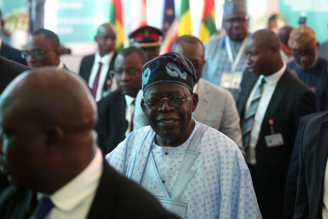 Bola Ahmed Tinubu (au centre), président du Nigéria et de la Communauté économique des Etats de l’Afrique de l’Ouest, lors du deuxième sommet extraordinaire de la Cedeao sur la situation au Niger, à Abuja, le 10 août 2023.