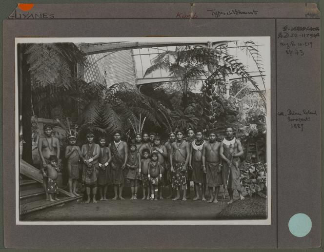 Exposition de « Caraïbes », en mars 1892 au Jardin d'acclimatation de Neuilly-sur-Seine, près de Paris.